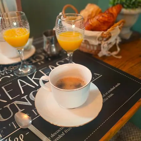 La Maison De Mona Nocleg ze śniadaniem