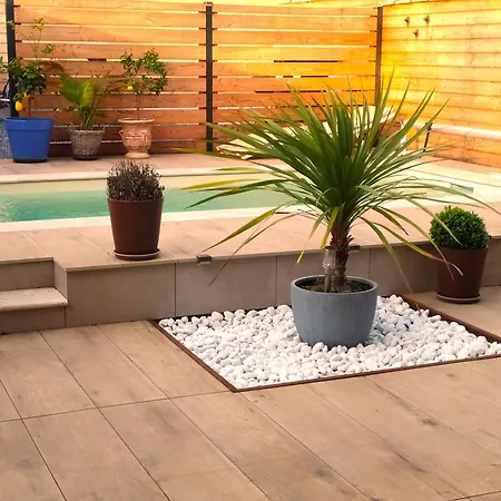 לינה וארוחת בוקר La Maison De Mona קרקסון