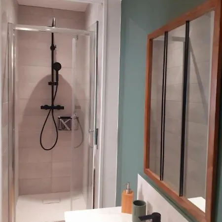 לינה וארוחת בוקר La Maison De Mona 3*