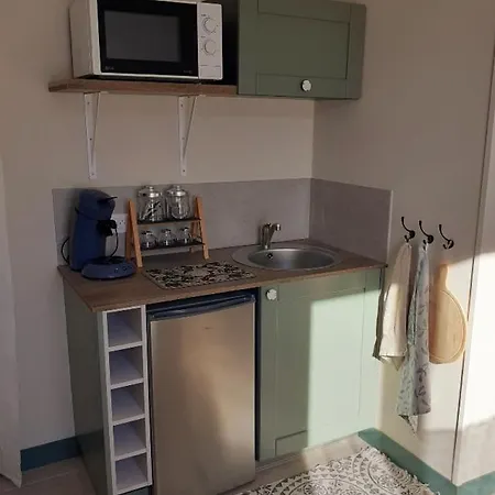 לינה וארוחת בוקר La Maison De Mona קרקסון