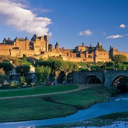 לינה וארוחת בוקר La Maison De Mona 3*