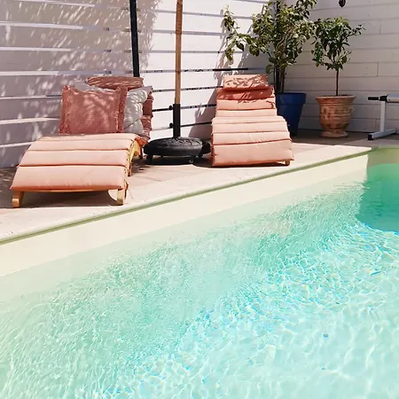 לינה וארוחת בוקר La Maison De Mona קרקסון